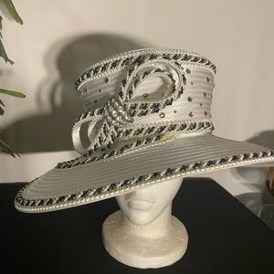 Chic White and Black Women's Hat with Bow Detail